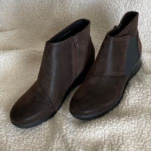 Cloudsteppers by Clark’s Caddell Rush Dark Brown Ankle Boots